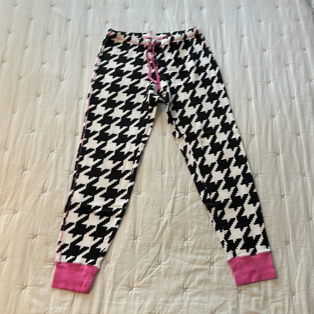 Victoria's Secret Pajama Set - Black and white Houndstooth - Picture 7 of 11